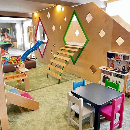 Hotel Arte Spa & Park Velingrad Buitenkant foto The interior of the children's area