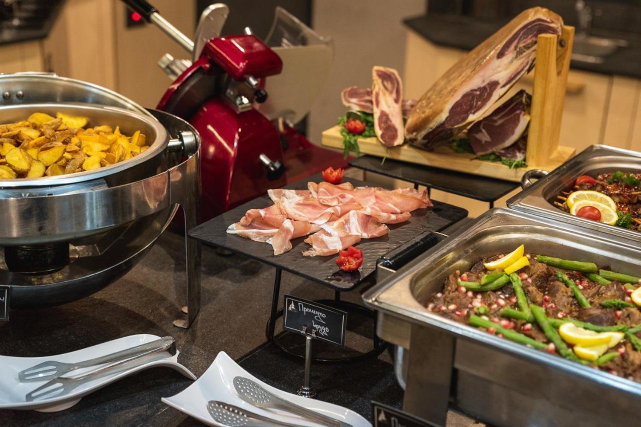 Hotel Arte Spa & Park Velingrad Buitenkant foto A chafing dish