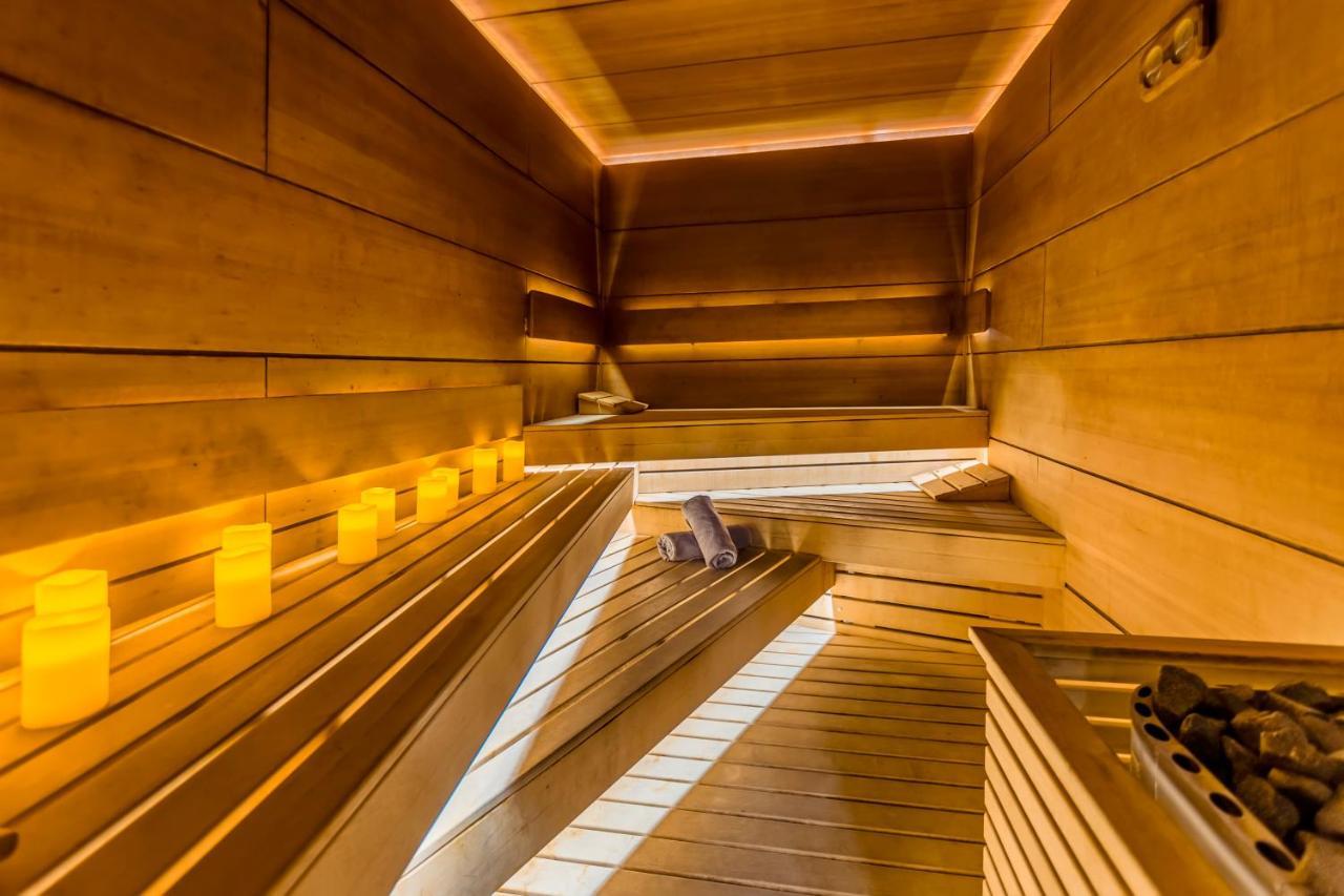 Hotel Arte Spa & Park Velingrad Buitenkant foto The interior of the staircase