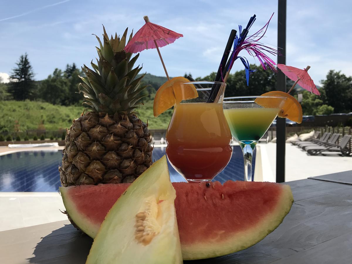 Hotel Arte Spa & Park Velingrad Buitenkant foto A watermelon cooler